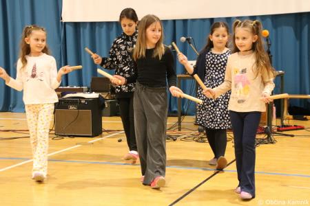 Otroci Osnovne šole Marije Vere Mi smo svet, mi smo otroci (23)